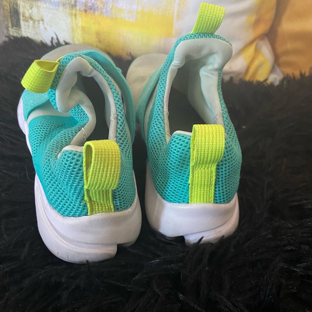 Nike - Picture 3 of 4